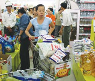 Các nhà bán lẻ trong nước làm sao có thể cạnh tranh với các tập đoàn bán lẻ nước ngoài để không bị thua ngay trên sân nhà?