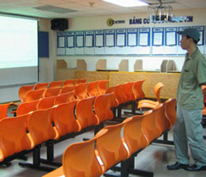 Chính vì không xoay xở được vốn nên không ít nhà đầu tư cá nhân đành ngậm ngùi đứng nhìn cuộc IPO Vietcombank sắp diễn ra.