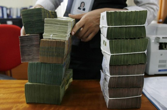 TS. Lê Xuân Nghĩa: “Nếu nói rằng hệ số CAR là mức cam kết của các ông chủ nhà băng với trách nhiệm của họ tại nhà băng đó thì cam kết của các ông chủ Việt Nam hiện cao hơn nhiều so với cam kết của các ông chủ nhà băng phương Tây” - Ảnh: Reuters.