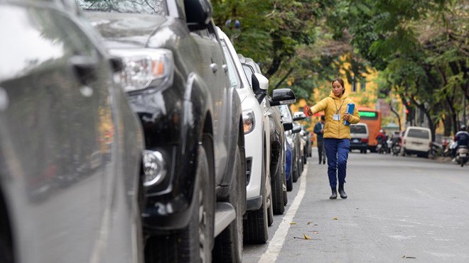 Có những khu vực mức giá trông ôtô tháng sẽ tăng từ 1,7 triệu đồng lên 2,6 triệu đồng/xe. 