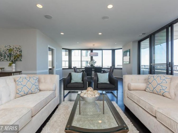 Thượng nghị sĩ John McCain sở hữu tài sản 200 triệu USD - Ảnh 8.