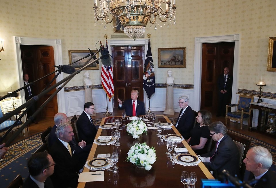 Một ngày làm việc của Tổng thống Mỹ Donald Trump - Ảnh 9.