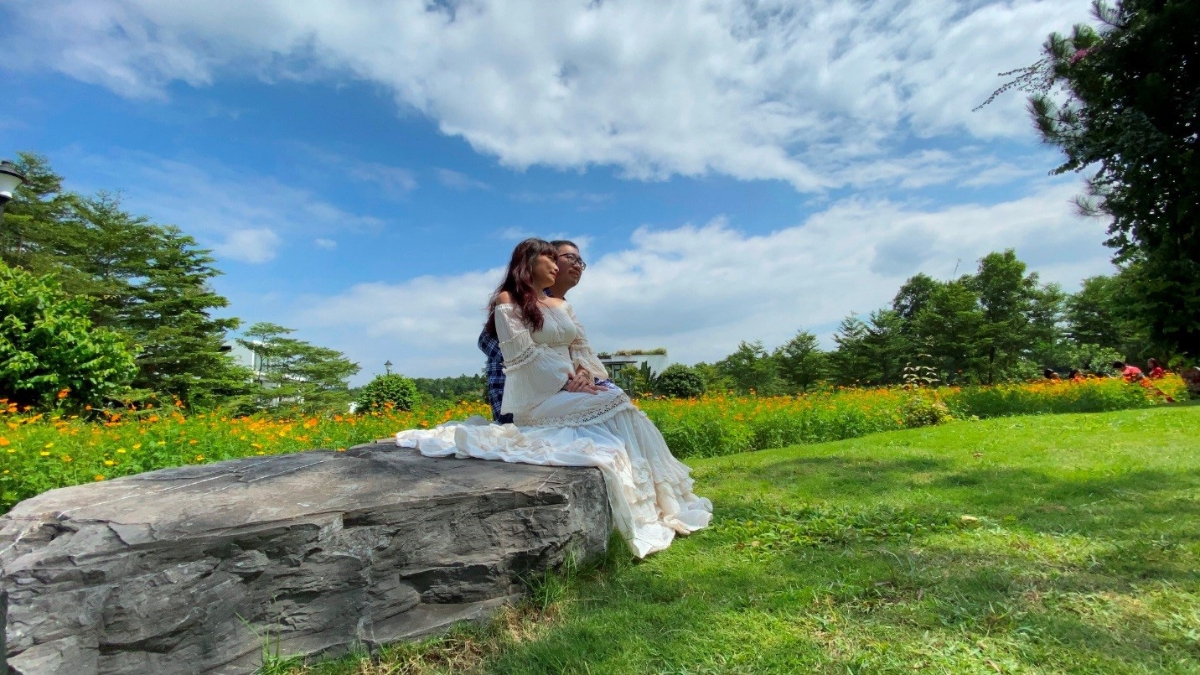 Thăng hoa tình yêu bên sắc thu quyến rũ - Ảnh: Nguyễn Hải Sơn.