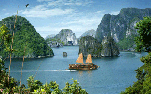 Quảng Ninh và “con đường du lịch” 8