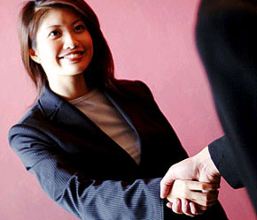 Giám đốc nhân sự phải có kiến thức kinh tế, luật pháp, xã hội và khó nhất là phải có khả năng quản trị con người.