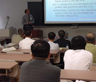  Chương trình Fulbright khuyến khích các ngành khoa học xã hội và nhân văn như Hoa Kỳ học, giáo dục, truyền thông, báo chí, quan hệ quốc tế, công tác xã hội, chính sách công, kinh tế, quản trị kinh doanh…