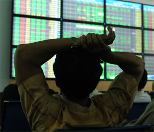 Trong bức tranh thị trường ngày càng buồn tẻ, giao dịch của khối nhà đầu tư nước ngoài là một điểm nhấn - Ảnh: Quang Liên.