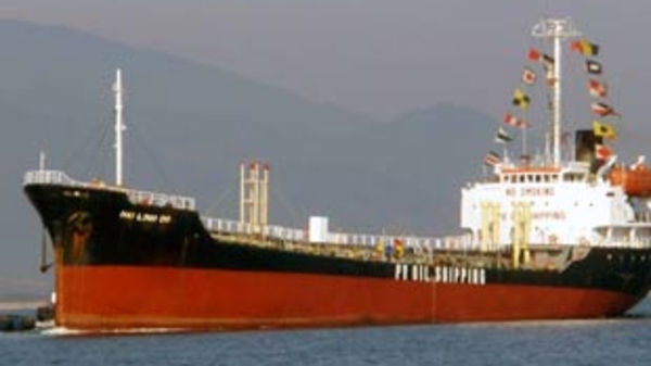 Nhà máy Lọc dầu Dung Quất xuất mẻ dầu hỏa đầu tiên