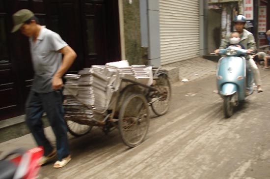 Người lao động ngoại tỉnh tại thành phố.