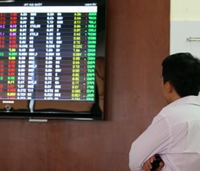 Chỉ có những nhà đầu tư sành sỏi và trường vốn hơn mới cố tiếp tục ôm cổ phiếu để chờ một ngày mai tươi sáng - Arnh: Mạnh Thắng.