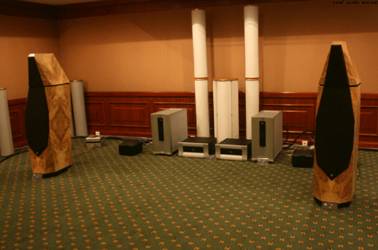 Bộ loa Avalon Ixis với giá gần 2 tỷ đồng.