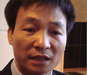 "Chúng ta không thể nói không mua phần mềm của nước ngoài mà chỉ dùng phần mềm Việt Nam, vì nói như vậy là duy ý chí" - Ảnh: Tuấn Hùng.