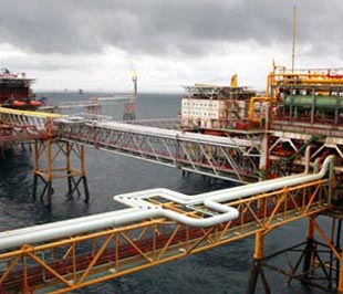 Thu từ dầu thô 4 tháng đầu năm bằng 27% dự toán cả năm.