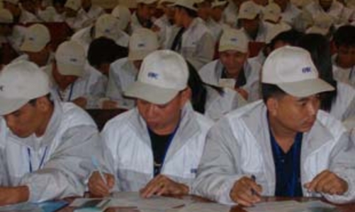 Xuất khẩu lao động gặp khó vì khủng hoảng