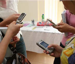 Người sử dụng chờ đợi phương án tối ưu nhất từ cơ quan quản lý - Ảnh: Việt Tuấn.