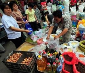 Mặc dù vẫn ở mức cao, chỉ số CPI của Trung Quốc trong tháng 6 đã giảm so với mức 7,7% trong tháng 5 - Ảnh: AFP.