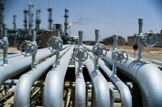 Triển vọng thị trường dầu vẫn tiếp tục u ám, do hàng loạt yếu tố cho thấy kinh tế toàn cầu còn nhiều yếu kém.