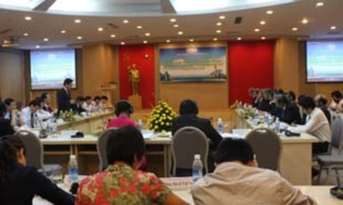 Nhà đầu tư “kêu” thủ tục hành chính và nguồn nhân lực