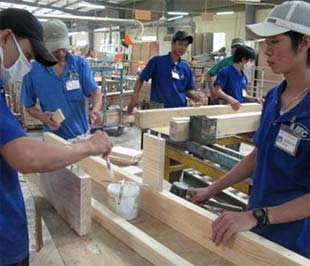 Sản xuất đồ gỗ cho xuất khẩu.