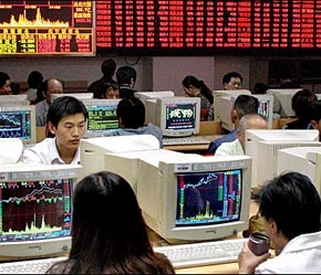 Các công ty quản lý quỹ đầu tư ra nước ngoài phải có vốn ít nhất là 200 triệu Nhân dân tệ và quản lý tài sản trị giá thấp nhất là 20 tỷ Nhân dân tệ.