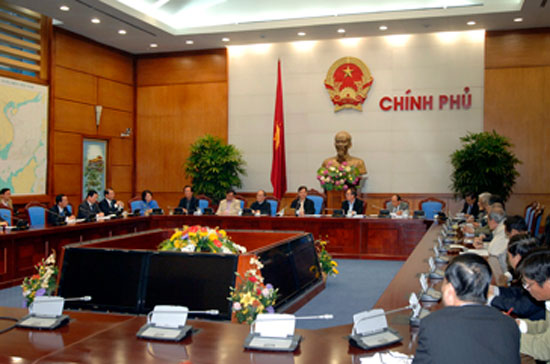 Một số chuyên gia kinh tế đề xuất Chính phủ thể hiện rõ quyết tâm chống đầu cơ ngoại hối, vàng cũng như điều hành giá xăng, dầu, giá điện... theo cơ chế thị trường - Ảnh: Chinhphu.vn