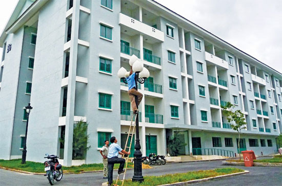Những căn hộ được gọi là dành cho người thu nhập thấp, vẫn nằm ngoài tầm với của đa số người dân - Ảnh: Lê Quang Nhật.