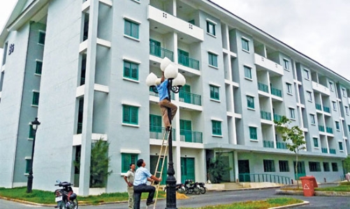 Nhà cho người thu nhập thấp: Mười năm nhịn ăn mới với tới