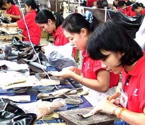 Xem ra, lương thấp vẫn là nguyên nhân chính khiến công nhân không muốn làm việc trong các khu công nghiệp.