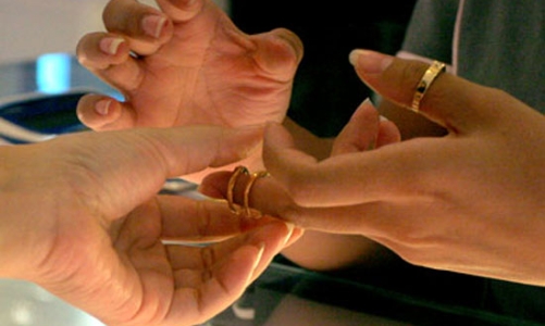 Vì sao giá vàng trong nước cao hơn thế giới tới 2 triệu đồng/lượng?