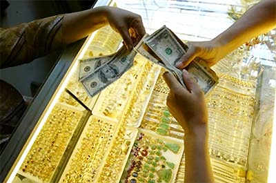 Giá vàng thế giới sáng nay tăng mạnh chủ yếu nhờ đồng USD suy yếu trở lại.