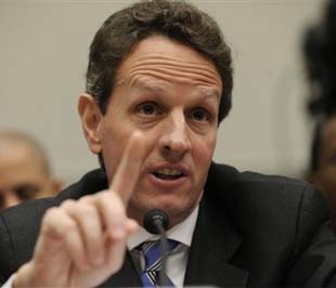 Trong phiên chất vấn hôm qua trước Hội đồng Quan hệ đối ngoại của Mỹ, Bộ trưởng Bộ Tài chính nước này Timothy Geithner tuyên bố, Mỹ sẽ làm bất kỳ việc gì để duy trì vị thế của đồng USD với tư cách là đồng tiền dự trữ của thế giới - Ảnh: AP.