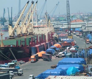 Tháng 5, Cục Hải quan Tp.HCM đã thực hiện tham vấn giá đối với trên 700 bộ tờ khai hàng hóa nhập khẩu, bác bỏ trị giá đối với hơn 400 bộ, tổng số thuế điều chỉnh tăng gần 17 tỷ đồng - Ảnh minh họa.