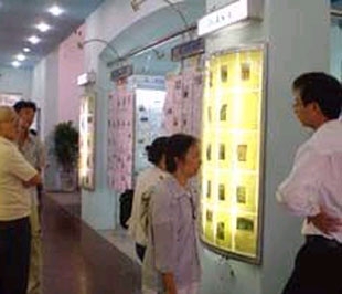 Mặc dù cuối năm, nhưng Siêu thị Nhà đất ACB vẫn tấp nập người tìm mua nhà.