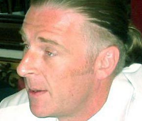 "Cuối năm thông thường là thời điểm người ta nghĩ đến việc tổng kết năm, mức chia cổ tức như thế nào... và bắt đầu nghĩ đến một năm mới. Do đó, thị trường sẽ có nhích lên một tí".