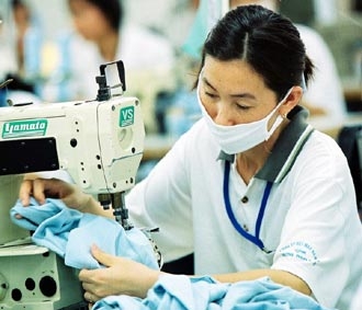 Có nhiều tín hiệu lạc quan cho ngành dệt may dù vẫn phải đối diện với nguy cơ bị kiện chống bán phá giá tại Mỹ.