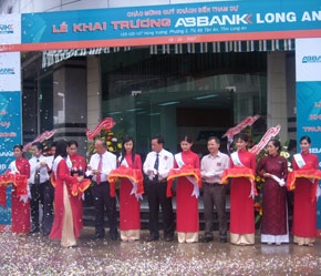 Chứng chỉ này được phát hành tại các điểm giao dịch của ABBank trên toàn quốc.