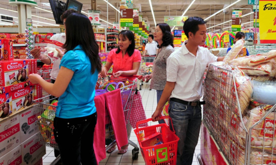 Nhu cầu tiêu dùng tăng cao trong tháng Tết là nguyên nhân chính đẩy chỉ số giá nhiều loại hàng hóa, dịch vụ tăng mạnh.