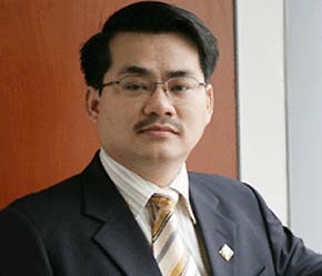 "Có thể nói, công ty chứng khóan và công ty quản lý quỹ đầu tư là anh em song hành để làm nên một ngân hàng đầu tư, mà các ngân hàng thương mại bán lẻ khi muốn tham gia hoạt động trên thị trường vốn cần phải thông qua hai anh em này."