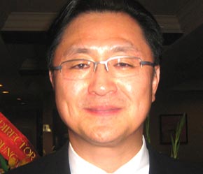 "Thị trường chứng khoán Việt Nam là một thị trường còn non trẻ và đầy tiềm năng, điều này cũng đồng nghĩa với việc chúng tôi sẽ có rất nhiều cơ hội kinh doanh tại thị trường này nếu chúng tôi là người đi trước" - Ảnh: T.Nguyên.