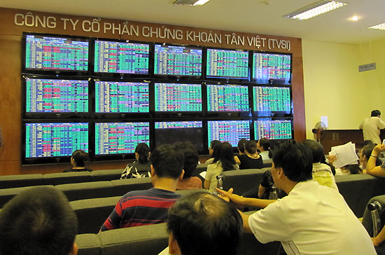 Mức phí thấp nhất tại TVSI từ ngày 5/7/2010 là 0,15%, cao nhất là 0,3%.