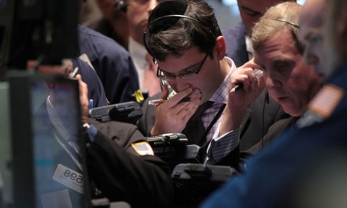 Dầu lửa lại “ép” Phố Wall đỏ rực