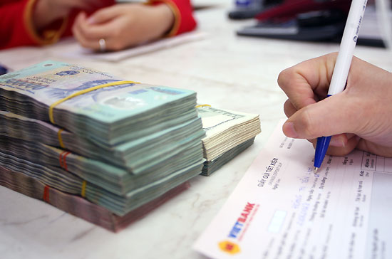 Tăng trưởng huy động vốn của các tổ chức tín dụng đã có sự cải thiện, là một thuận lợi đặt trong định hướng giảm lãi suất cho vay mà Ngân hàng Nhà nước đưa ra.