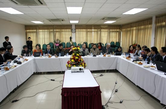 Với chủ đề “Doanh nghiệp nhận định kinh tế 2010”, chương trình có sự tham gia của lãnh đạo các doanh nghiệp đại diện cho các lĩnh vực sản xuất, xuất nhập khẩu, thương mại dịch vụ, tài chính, bất động sản...