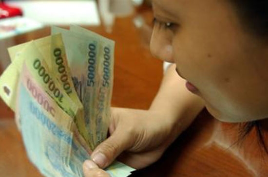 Hiện có tới 48,2% lao động có mức thu nhập thấp nên phần lớn phải làm thêm giờ hoặc chấp nhận sống thiếu thốn. 