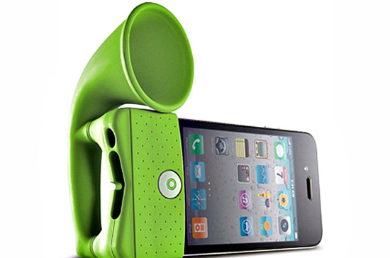 Với chiếc loa tích hợp này, bạn có thể biến iPhone thành một máy quay đĩa cổ điển.