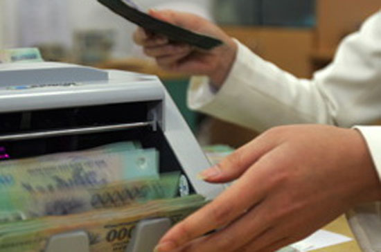 Trong cơ cấu nguồn vốn kinh doanh của các ngân hàng thương mại có một tỷ trọng rất lớn từ dòng tiền ngân sách và từ các doanh nghiệp nhà nước.