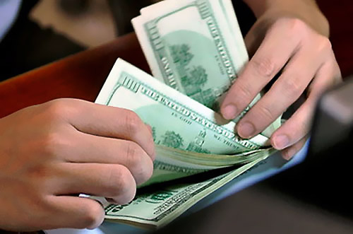 Trần lãi suất huy động USD đối với cá nhân sẽ có hiệu lực từ 13/4/2011