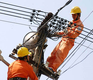8 tháng đầu năm 2009, điện do EVN sản xuất và mua từ các nhà máy bên ngoài là 54,904 tỷ kWh, tăng 11% so với cùng kỳ năm trước.