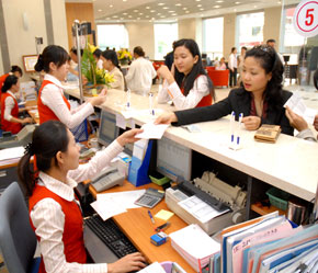Giao dịch tại Sacombank, ngân hàng có mức lợi nhuận 435 tỷ đồng trong quý 1/2008.