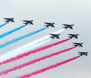 Theo quan điểm của người viết, chỉ nên hiểu tập đoàn kinh tế là một nhóm các doanh nghiệp có mối quan hệ “huyết thống” trong hoạt động kinh doanh - Ảnh minh họa.